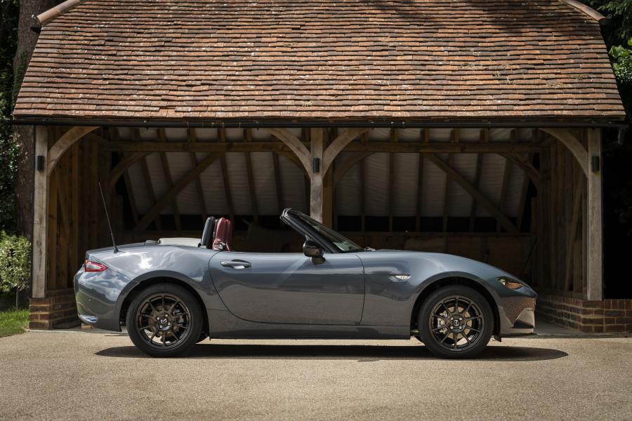  Mazda MX-5 R-Sport (ND) 2020 года  (UK) (фото 39 из 86)
